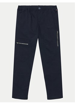 Tommy Hilfiger Spodnie materiałowe Utility KB0KB09122 Granatowy Regular Fit ze sklepu MODIVO w kategorii Spodnie chłopięce - zdjęcie 182761235
