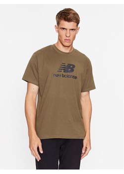 New Balance T-Shirt Essentials Stacked Logo Cotton Jersey Short Sleeve T-shirt MT31541 Brązowy Regular Fit ze sklepu MODIVO w kategorii T-shirty męskie - zdjęcie 182763088