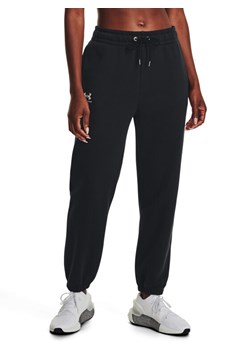 Under Armour Spodnie dresowe Essential Fleece Joggers 1373034 Czarny Regular Fit ze sklepu MODIVO w kategorii Spodnie damskie - zdjęcie 182763438