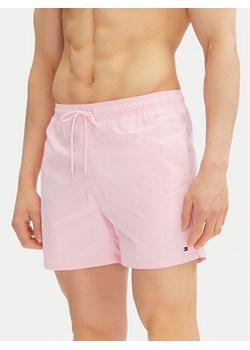 Tommy Hilfiger Szorty kąpielowe UM0UM03477 Różowy Regular Fit ze sklepu MODIVO w kategorii Kąpielówki - zdjęcie 182763885