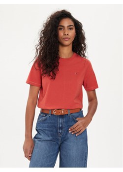 Tommy Hilfiger T-Shirt Modern WW0WW39848 Czerwony Regular Fit ze sklepu MODIVO w kategorii Bluzki damskie - zdjęcie 182764049