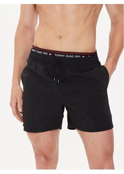 Tommy Hilfiger Szorty kąpielowe UM0UM03141 Czarny Regular Fit ze sklepu MODIVO w kategorii Kąpielówki - zdjęcie 182764335