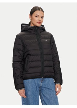 Tommy Jeans Kurtka zimowa Tape DW0DW18308 Czarny Regular Fit ze sklepu MODIVO w kategorii Kurtki damskie - zdjęcie 182764568