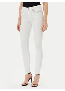 Guess Jeansy W5GA46 D5N71 Biały Skinny Fit ze sklepu MODIVO w kategorii Jeansy damskie - zdjęcie 182764965