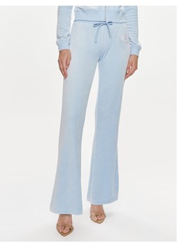Juicy Couture Spodnie dresowe Heritage Dog JCBBJ223814 Błękitny Slim Fit ze sklepu MODIVO w kategorii Spodnie damskie - zdjęcie 182765226