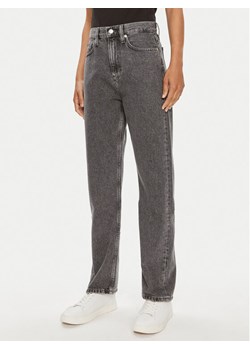 Calvin Klein Jeans Jeansy J20J223657 Szary Straight Fit ze sklepu MODIVO w kategorii Jeansy damskie - zdjęcie 182765237