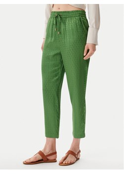 Lola Casademunt by Maite Spodnie materiałowe MS2514007 Zielony Regular Fit ze sklepu MODIVO w kategorii Spodnie damskie - zdjęcie 182765398