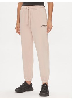 Outhorn Spodnie dresowe OTHAW23TTROF485 Różowy Regular Fit ze sklepu MODIVO w kategorii Spodnie damskie - zdjęcie 182765527