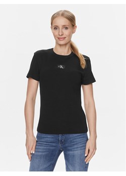 Calvin Klein Jeans T-Shirt J20J222687 Czarny Regular Fit ze sklepu MODIVO w kategorii Bluzki damskie - zdjęcie 182765697