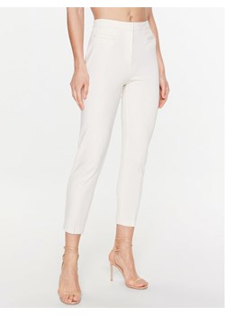 Pinko Spodnie materiałowe Perfetto 100152 A0HM Écru Regular Fit ze sklepu MODIVO w kategorii Spodnie damskie - zdjęcie 182766286