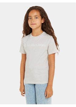 Calvin Klein Jeans T-Shirt IU0IU00599 Szary Regular Fit ze sklepu MODIVO w kategorii Bluzki dziewczęce - zdjęcie 182766368