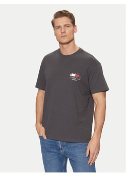 Tommy Jeans T-Shirt Novelty DM0DM20351 Szary Relaxed Fit ze sklepu MODIVO w kategorii T-shirty męskie - zdjęcie 182766389