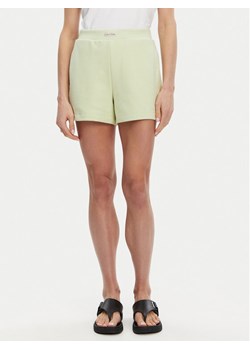 Calvin Klein Jeans Szorty sportowe Placed Institutional J20J225525 Zielony Regular Fit ze sklepu MODIVO w kategorii Szorty - zdjęcie 182766755