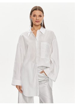 ViCOLO Koszula TB0945 Biały Relaxed Fit ze sklepu MODIVO w kategorii Koszule damskie - zdjęcie 182766887