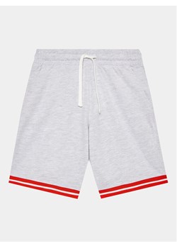 United Colors Of Benetton Szorty materiałowe 3BC1C901T Szary Regular Fit ze sklepu MODIVO w kategorii Spodenki chłopięce - zdjęcie 182767138