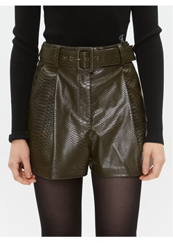 TWINSET Szorty z imitacji skóry 232TT2233 Zielony Regular Fit ze sklepu MODIVO w kategorii Szorty - zdjęcie 182767145