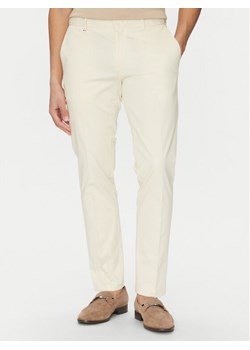 BOSS Spodnie garniturowe C-Genius 50539970 Écru Slim Fit ze sklepu MODIVO w kategorii Spodnie męskie - zdjęcie 182767375