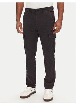 Tommy Jeans Spodnie materiałowe Austin DM0DM20281 Czarny Regular Fit ze sklepu MODIVO w kategorii Spodnie męskie - zdjęcie 182767419