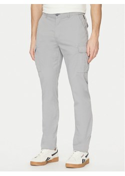 Napapijri Spodnie materiałowe NP0A4IDQH621 Szary Regular Fit ze sklepu MODIVO w kategorii Spodnie męskie - zdjęcie 182767567