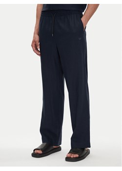 Emporio Armani Spodnie materiałowe EM000586 AF12356 UB102 Granatowy Regular Fit ze sklepu MODIVO w kategorii Spodnie męskie - zdjęcie 183551376