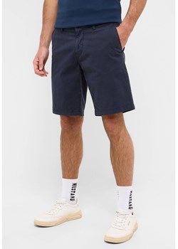 Męskie szorty Mustang Style Amsterdam Shorts Navy Blazer 1016450 5324 ze sklepu YouNeedit.pl w kategorii Spodenki męskie - zdjęcie 183553198