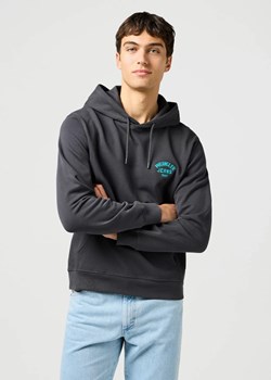 MĘSKA BLUZA WRANGLER SMALL LOGO HOODIE FADED BLACK 112364094 ze sklepu YouNeedit.pl w kategorii Bluzy męskie - zdjęcie 183553268