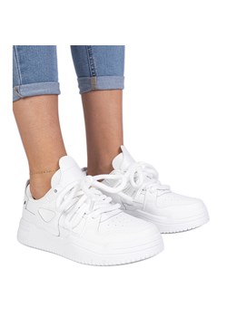 Białe sneakersy damskie z grubymi sznurówkami ze sklepu ButyModne.pl w kategorii Buty sportowe damskie - zdjęcie 183553696