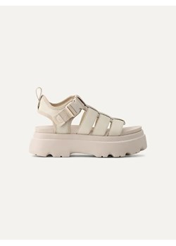 UGG Skórzane sandały &quot;Cora&quot; w kolorze kremowym ze sklepu Limango Polska w kategorii Sandały damskie - zdjęcie 183556477