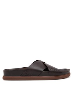 Klapki Clarks Torford Cross 26180888 Brązowy ze sklepu eobuwie.pl w kategorii Klapki męskie - zdjęcie 183557477