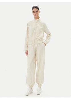 EA7 Emporio Armani Dres 7W000118 AF12948 U1079 Beżowy Loose Fit ze sklepu MODIVO w kategorii Dresy damskie - zdjęcie 183558537