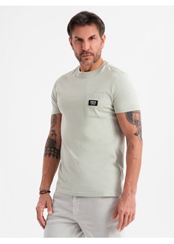 Casualowy męski t-shirt z naszywką na kieszeni – jasnoszary V2 OM-TSCT-0109 ze sklepu ombre w kategorii T-shirty męskie - zdjęcie 183563146