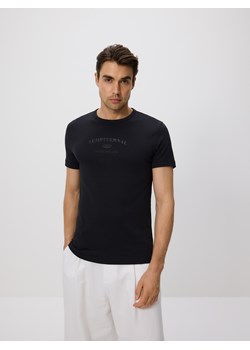 Reserved - T-shirt slim fit z nadrukiem - czarny ze sklepu Reserved w kategorii T-shirty męskie - zdjęcie 183563678