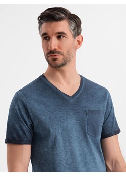 Bawełniany męski t-shirt V-neck z dzianiny z efektem sprania - granatowy V7 OM-TSWT-0242 ze sklepu ombre w kategorii T-shirty męskie - zdjęcie 183574997
