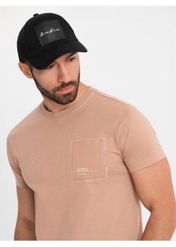 Bawełniany męski t-shirt z nadrukiem na kieszonce – jasnobrązowy V7 OM-TSPT-0154 ze sklepu ombre w kategorii T-shirty męskie - zdjęcie 183575136