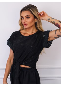 BLUZKA AŻUROWA Z FALBANKĄ NA RĘKAWIE I WIĄZANIEM- CZARNA ze sklepu olika.com.pl w kategorii Bluzki damskie - zdjęcie 183583565