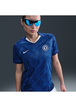 Damska koszulka piłkarska Nike Dri-FIT Chelsea F.C. Stadium 2025/26 (wersja domowa) – replika - Niebieski ze sklepu Nike poland w kategorii Bluzki damskie - zdjęcie 183585188