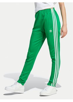 adidas Spodnie dresowe adicolor SST IK6601 Zielony Slim Fit - id: 0000303914561 - marki adidas - 183591378 adidas Spodnie dresowe adicolor SST IK6601 Zielony Slim Fit ze sklepu MODIVO w kategorii Spodnie damskie - zdjęcie 183591378