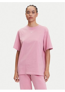 Nike Spodnie dresowe Sportswear Phoenix Fleece FZ7626 Różowy Regular Fit ze sklepu MODIVO w kategorii Spodnie damskie - zdjęcie 183595715