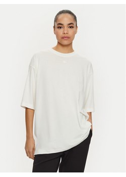 Champion T-Shirt 117537 Écru Loose Fit ze sklepu MODIVO w kategorii Bluzki damskie - zdjęcie 183596466