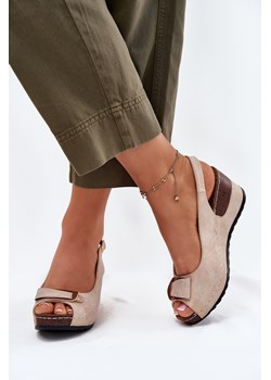Sandały Na Koturnie Lekkie Comfort Shoes Damskie Beżowo-Złote Efravia ze sklepu ZAZOO w kategorii Sandały damskie - zdjęcie 183597359