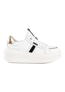 Skórzane białe sneakersy na platformie ze sklepu ButyModne.pl w kategorii Buty sportowe damskie - zdjęcie 183597769