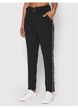 Liu Jo Spodnie materiałowe TA2213 T8423 Czarny Regular Fit ze sklepu MODIVO w kategorii Spodnie damskie - zdjęcie 183602927
