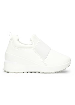 Białe sneakersy damskie na koturnie ze sklepu ButyModne.pl w kategorii Buty sportowe damskie - zdjęcie 183603509