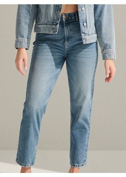 Sinsay - Jeansy mom fit - niebieski ze sklepu Sinsay w kategorii Jeansy damskie - zdjęcie 183618125