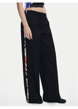 Desigual Spodnie materiałowe Paisley 25SWPW19 Czarny Regular Fit ze sklepu MODIVO w kategorii Spodnie damskie - zdjęcie 183631598