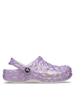 Crocs Klapki Classic Iridescent Geo Clog 209841 Fioletowy ze sklepu MODIVO w kategorii Klapki damskie - zdjęcie 183631625