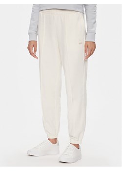 Puma Spodnie dresowe Classic 535685 Écru Relaxed Fit - id: 0000303931391 - marki Puma - 183645449 Puma Spodnie dresowe Classic 535685 Écru Relaxed Fit ze sklepu MODIVO w kategorii Spodnie damskie - zdjęcie 183645449
