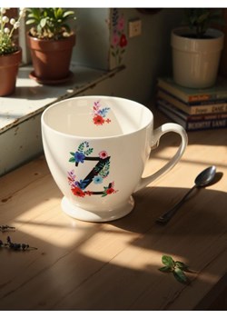 Sinsay - Porcelanowy kubek z inicjałem i kwiatowym motywem - wielobarwny ze sklepu Sinsay w kategorii Kubki - zdjęcie 183646566