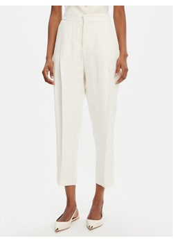 Elisabetta Franchi Spodnie materiałowe PA-094-52E2-V450 Écru Regular Fit ze sklepu MODIVO w kategorii Spodnie damskie - zdjęcie 183652268
