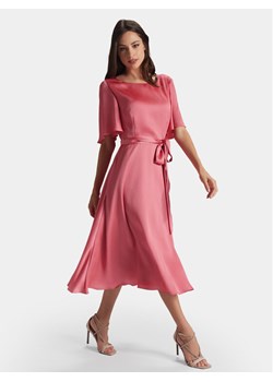 Swing Sukienka koktajlowa 5AG14500 Różowy Regular Fit ze sklepu MODIVO w kategorii Sukienki - zdjęcie 183652468